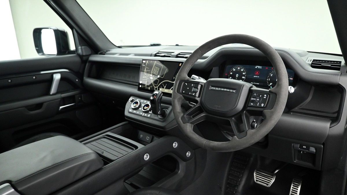 Land Rover Defender 90 Image 2