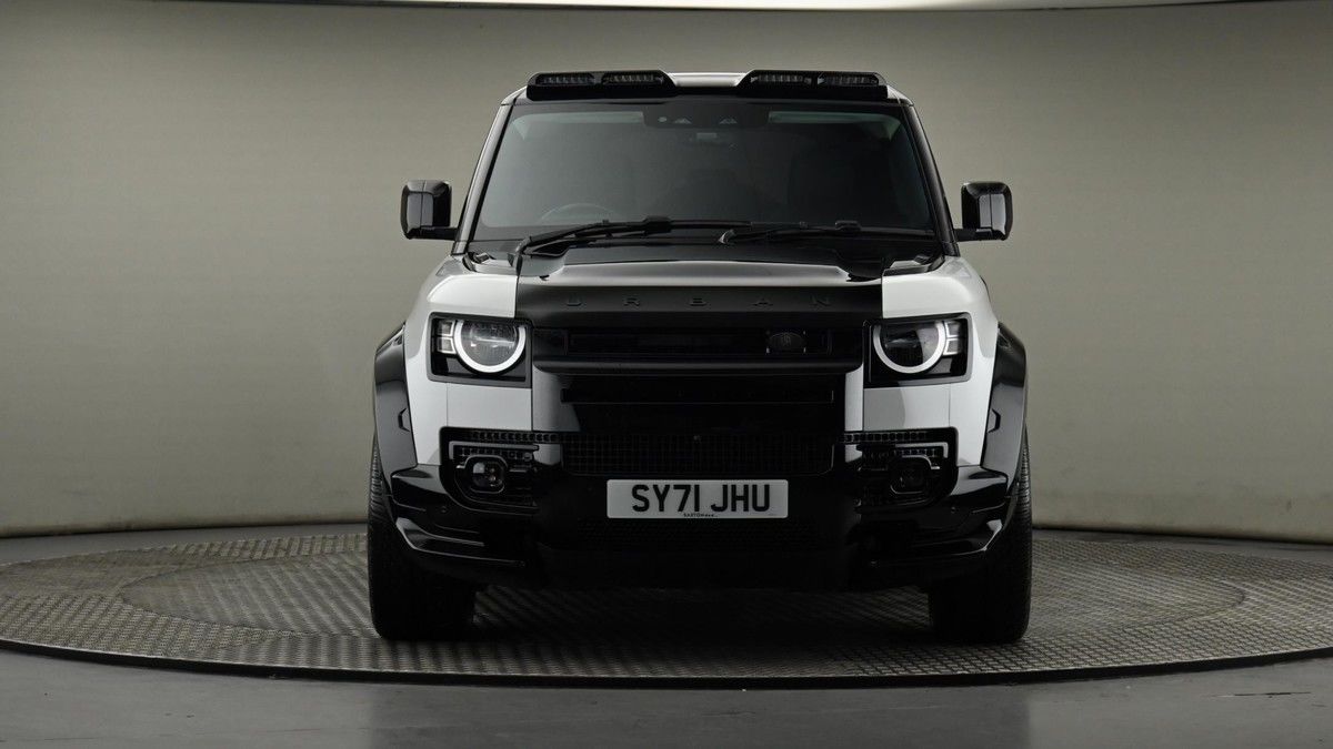 Land Rover Defender 110 Image 7