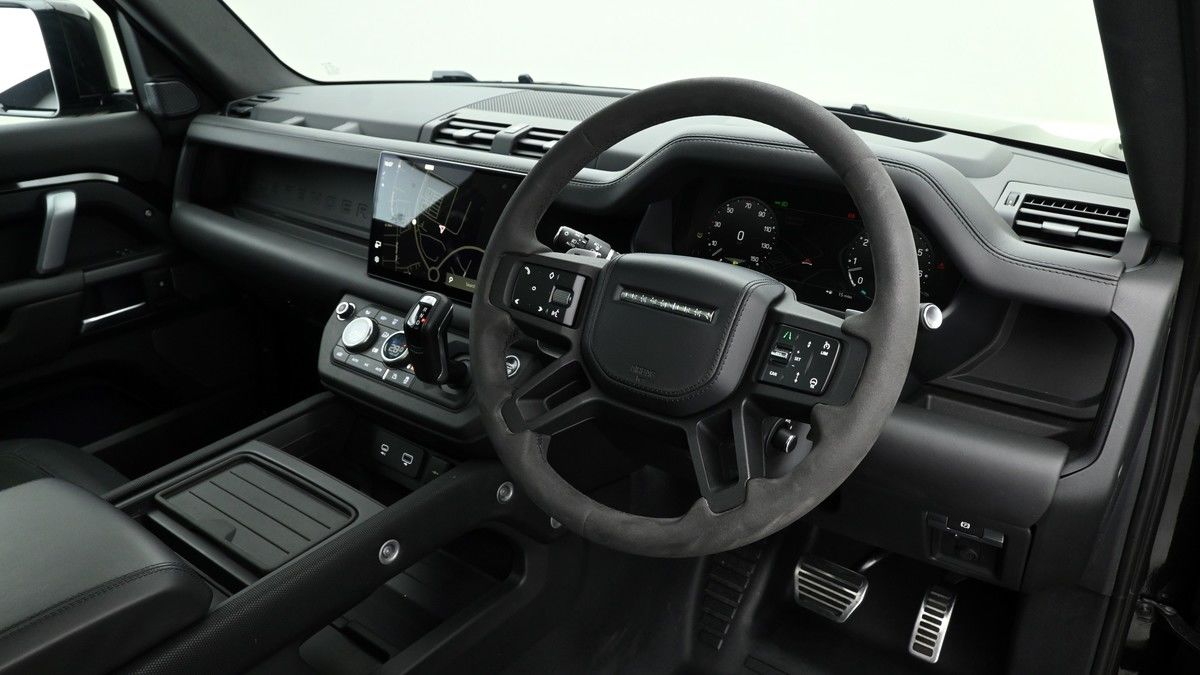 Land Rover Defender 110 Image 2