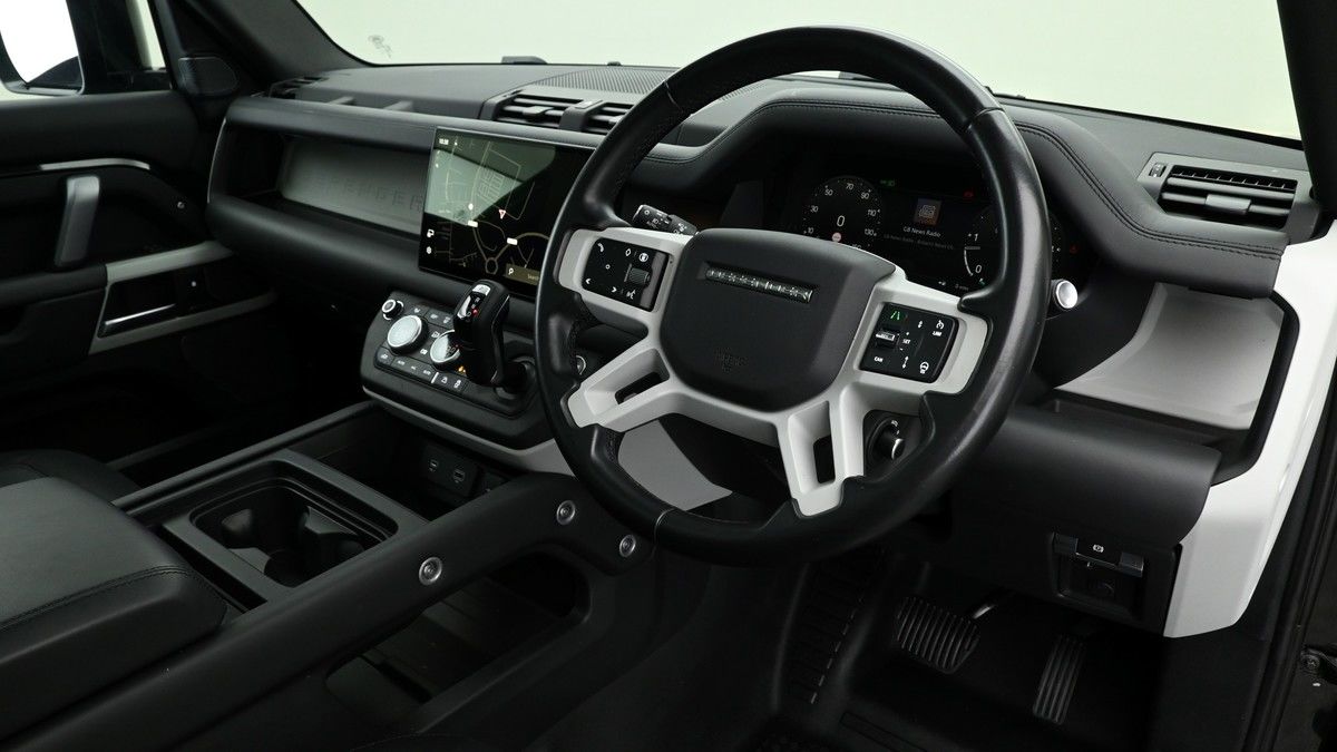 Land Rover Defender 110 Image 2