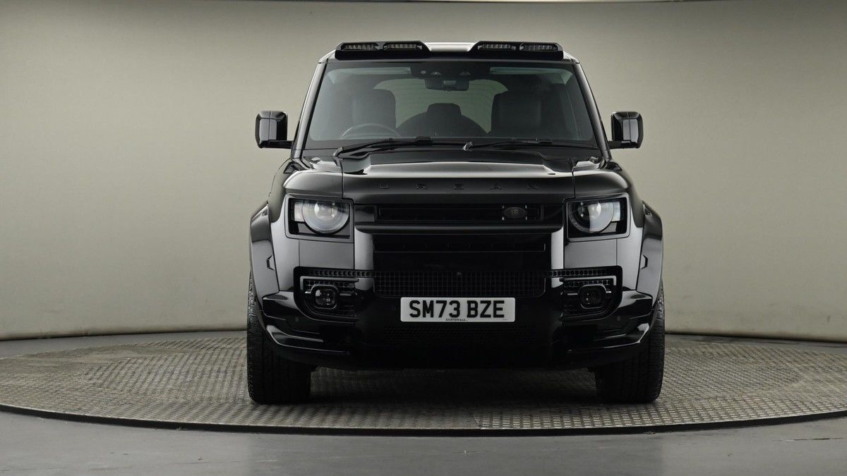 Land Rover Defender 110 Image 7