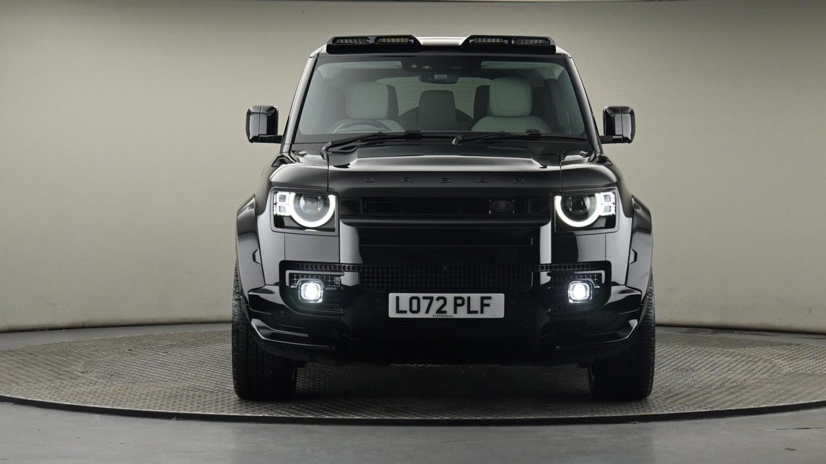 Land Rover Defender 130 Image 8