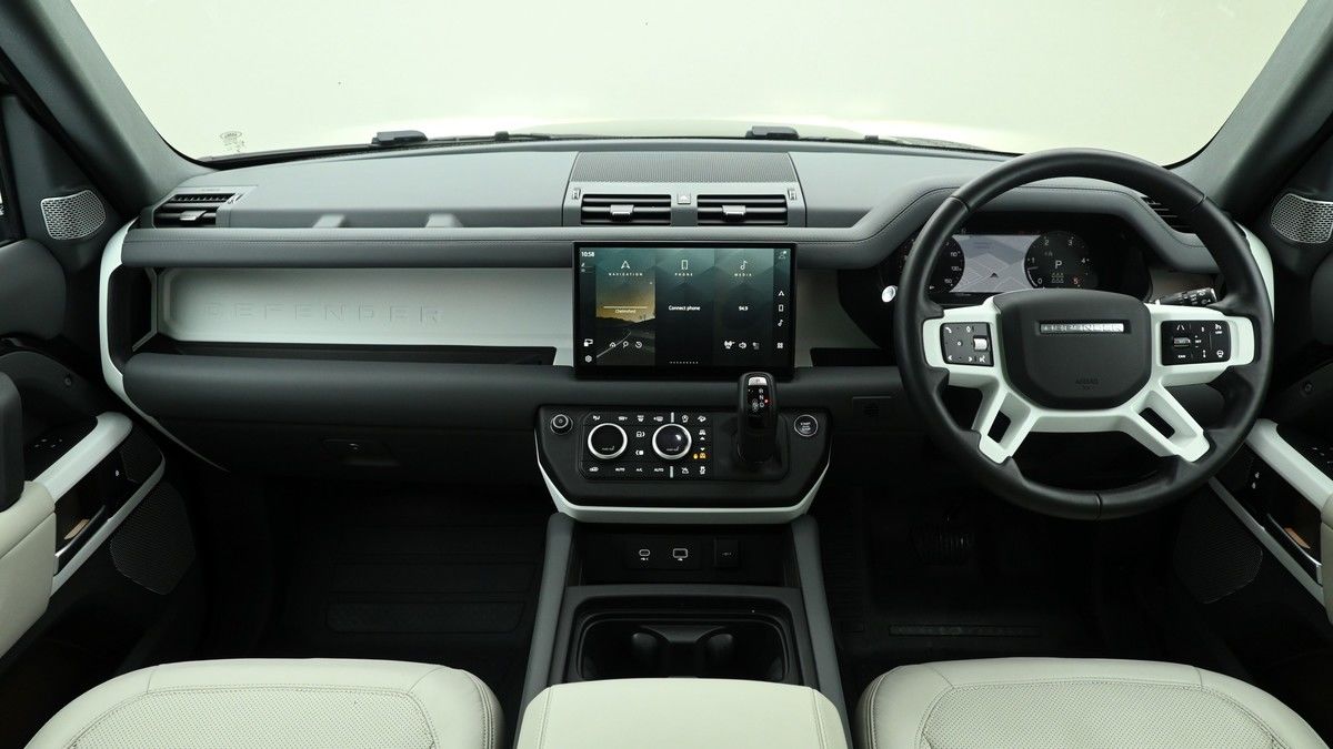 Land Rover Defender 130 Image 13