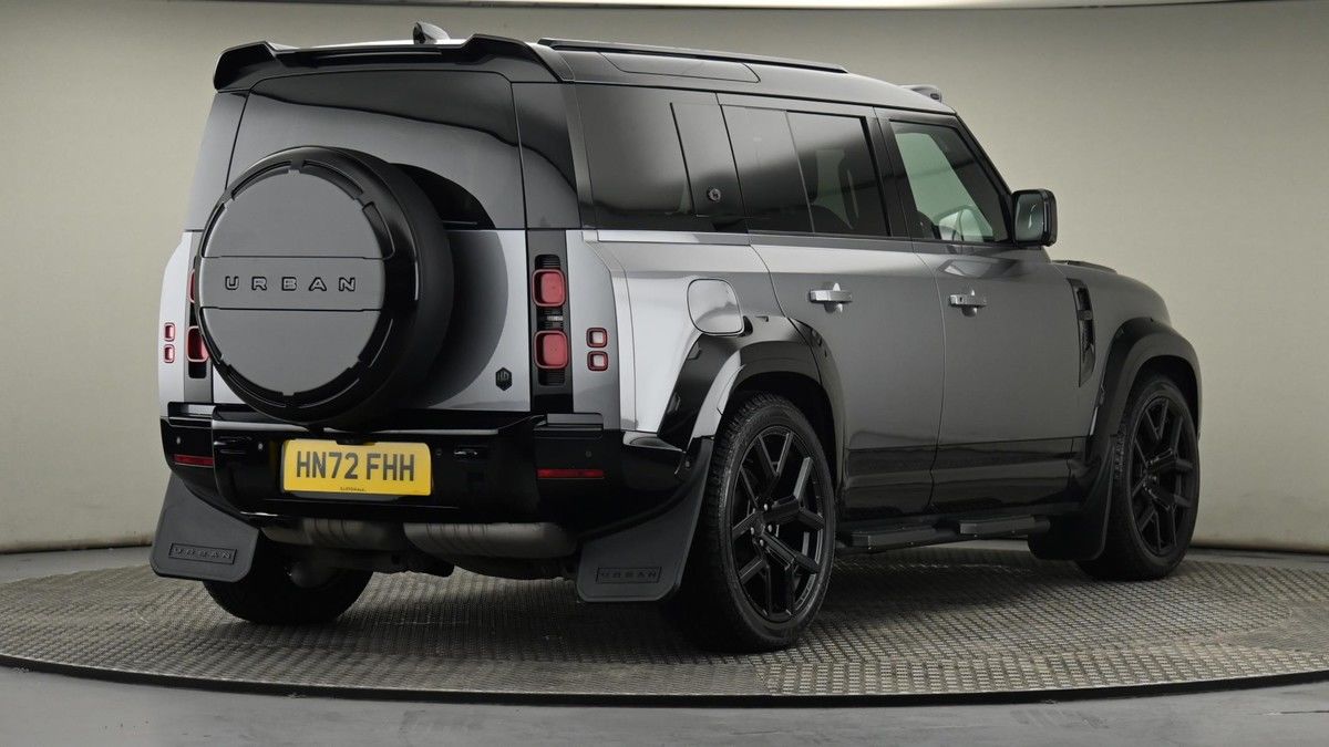 Land Rover Defender 110 Image 6