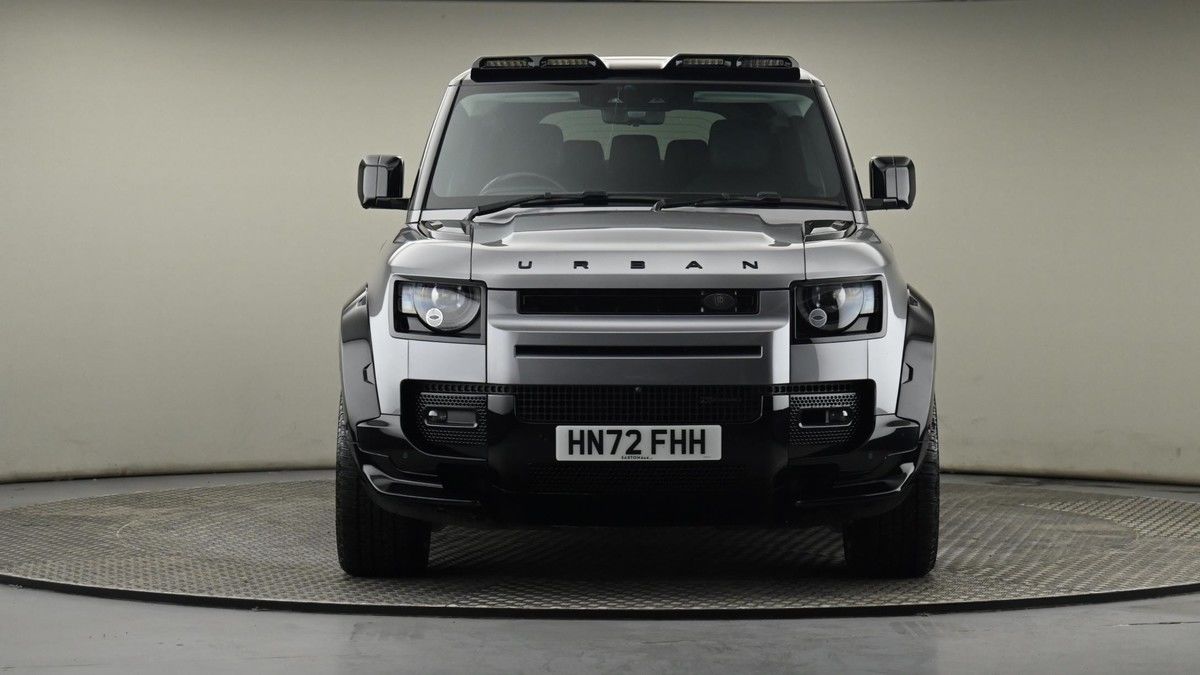 Land Rover Defender 110 Image 7