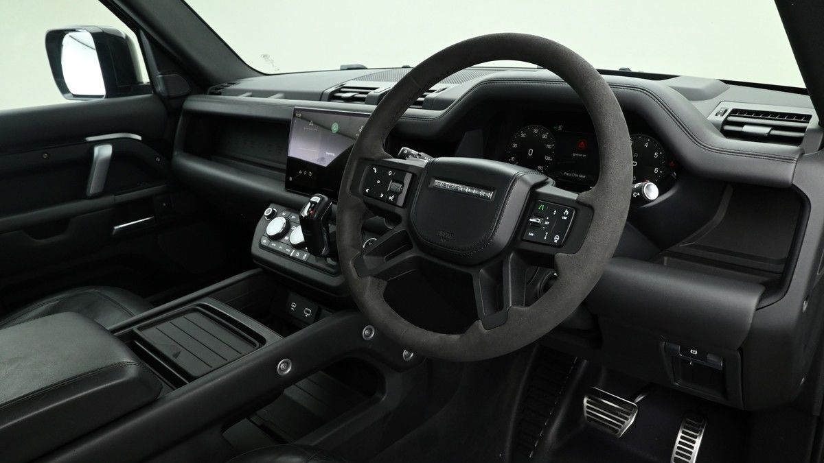 Land Rover Defender 110 Image 2