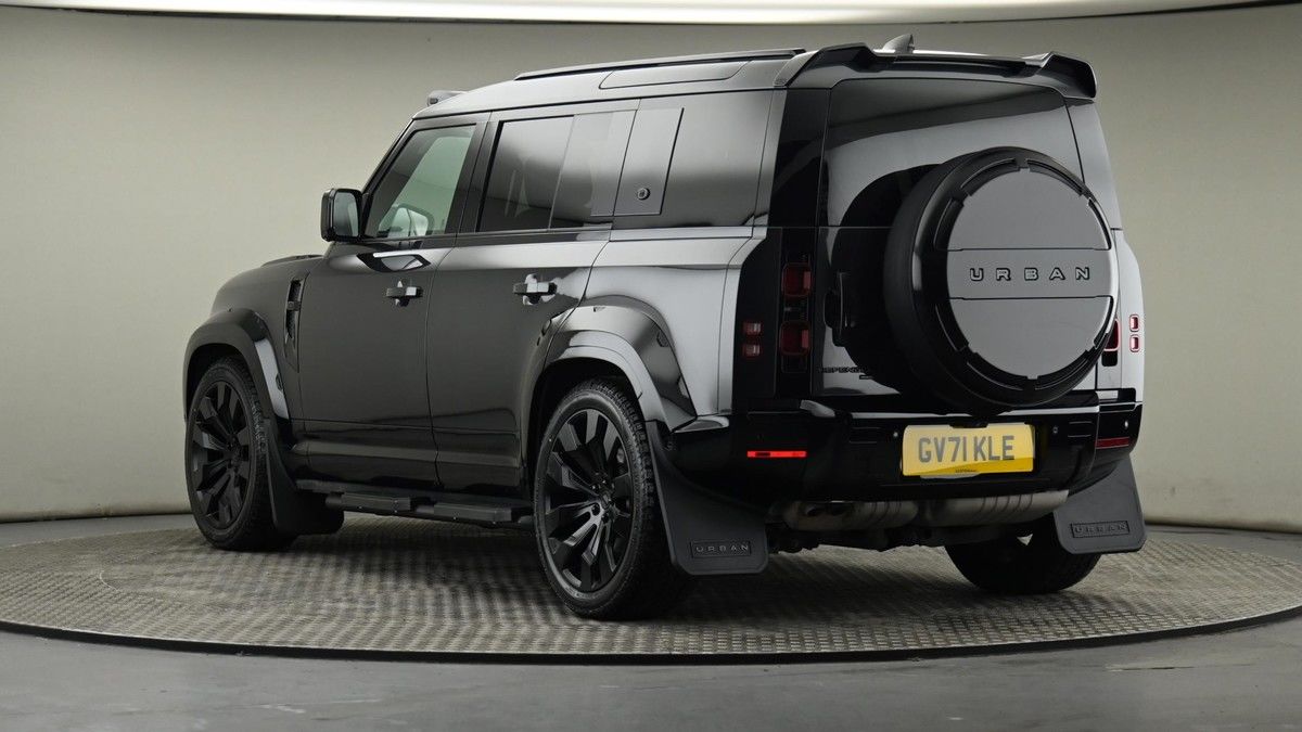 Land Rover Defender 110 Image 21