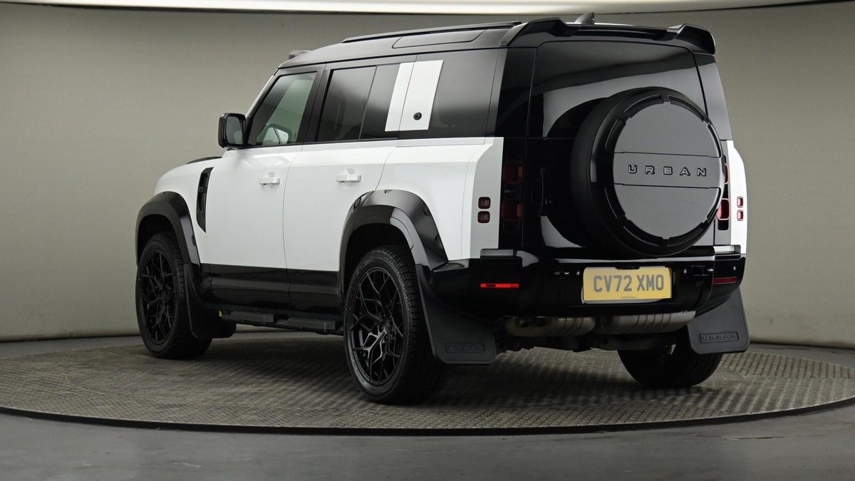 Land Rover Defender 110 Image 16