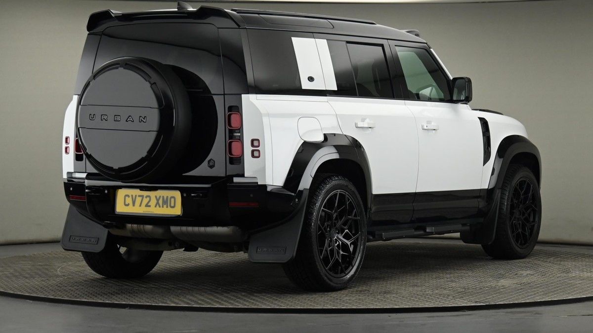 Land Rover Defender 110 Image 6