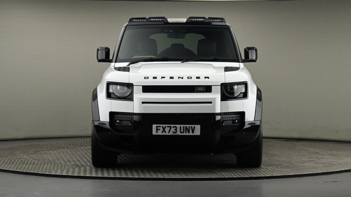 Land Rover Defender 110 Image 7