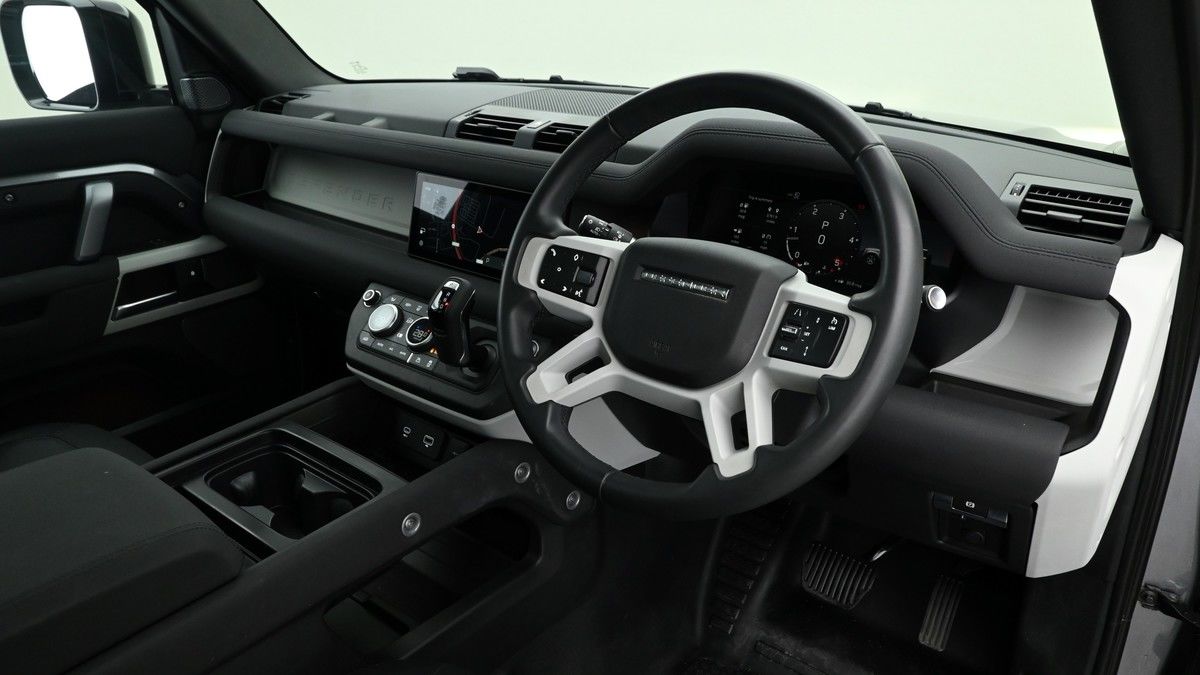 Land Rover Defender 110 Image 2