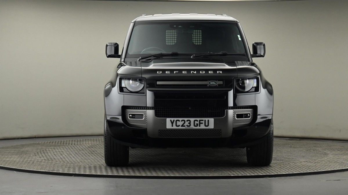 Land Rover Defender 110 Image 8