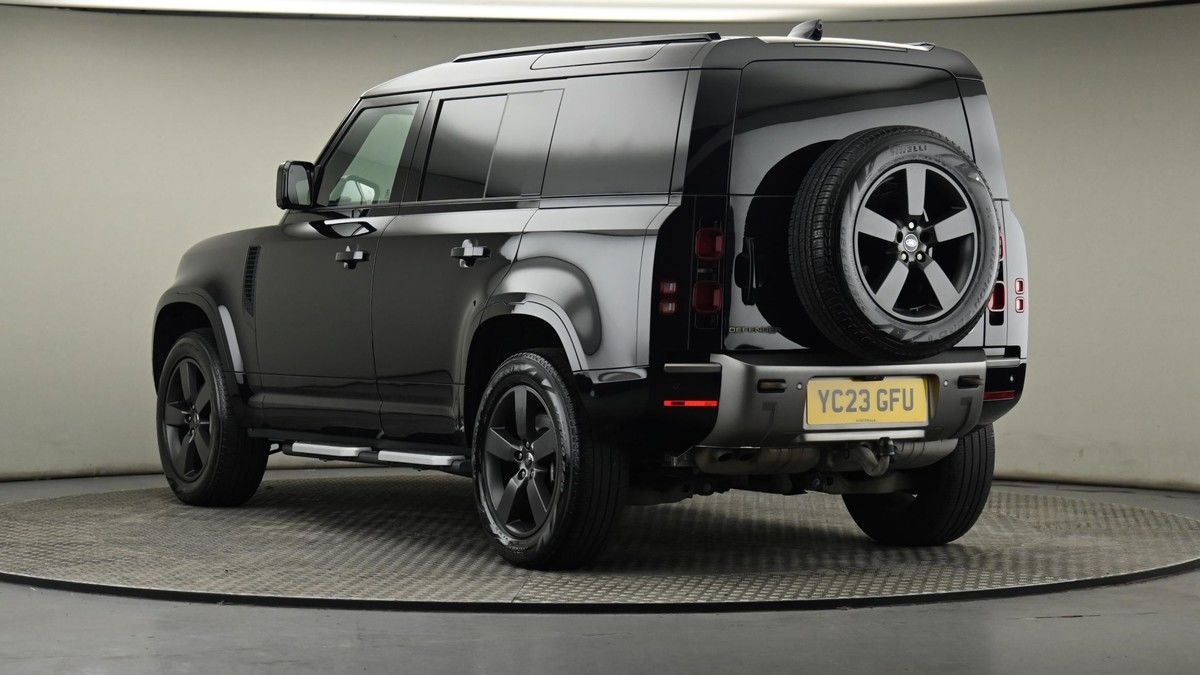 Land Rover Defender 110 Image 15