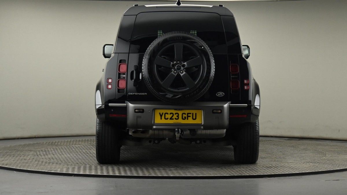 Land Rover Defender 110 Image 11