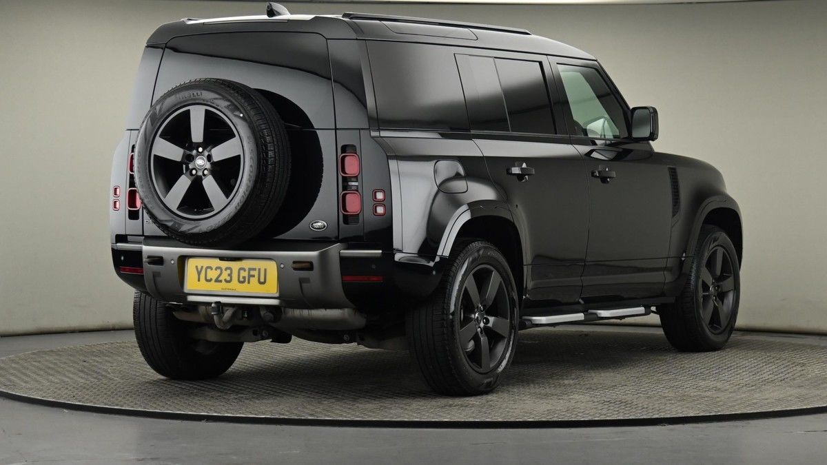 Land Rover Defender 110 Image 6