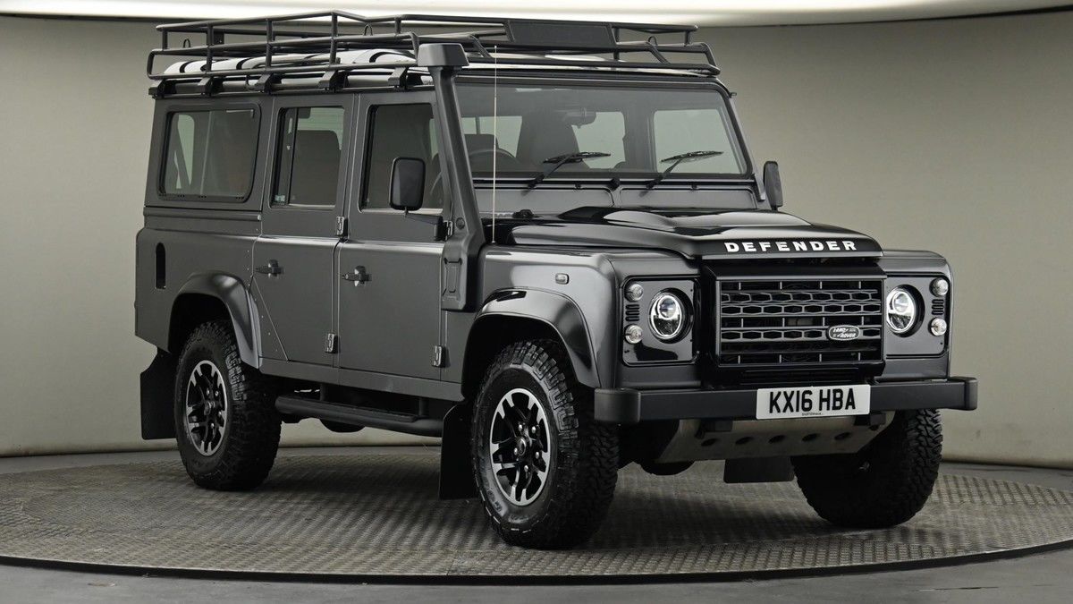 Land Rover Defender 110 Image 24