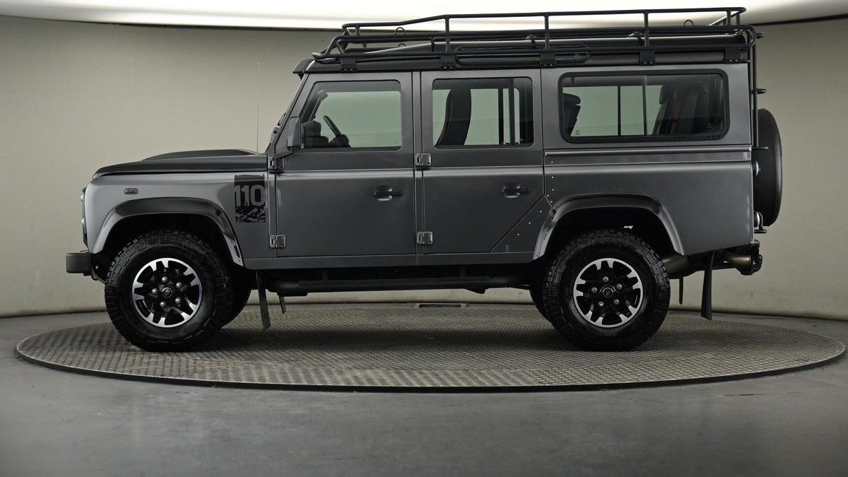 Land Rover Defender 110 Image 9