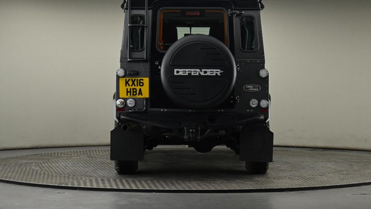 Land Rover Defender 110 Image 8