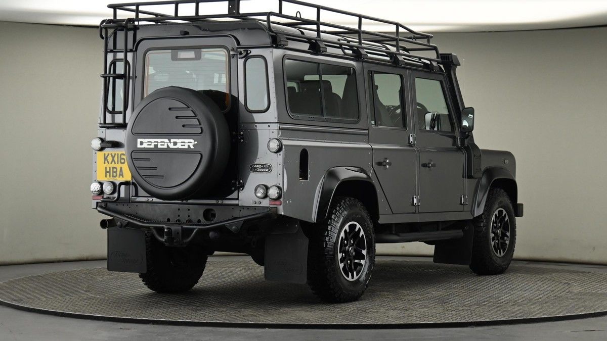 Land Rover Defender 110 Image 27