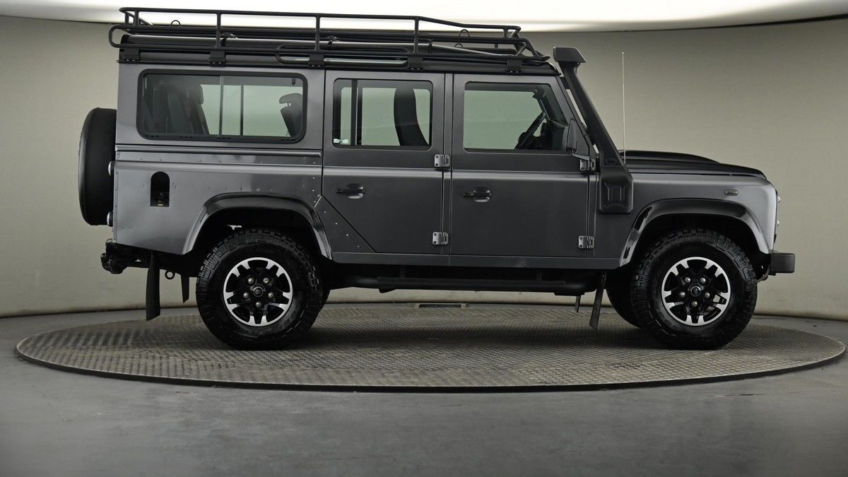 Land Rover Defender 110 Image 6