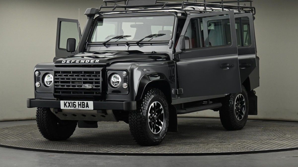 Land Rover Defender 110 Image 10