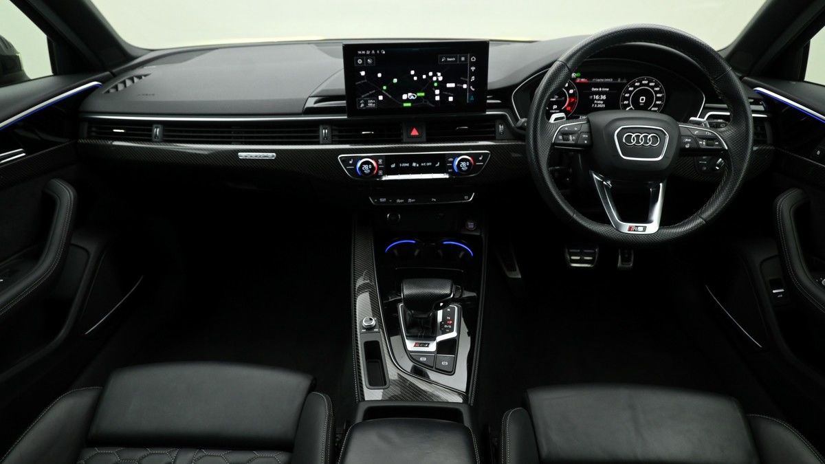 Audi RS4 Avant Image 23