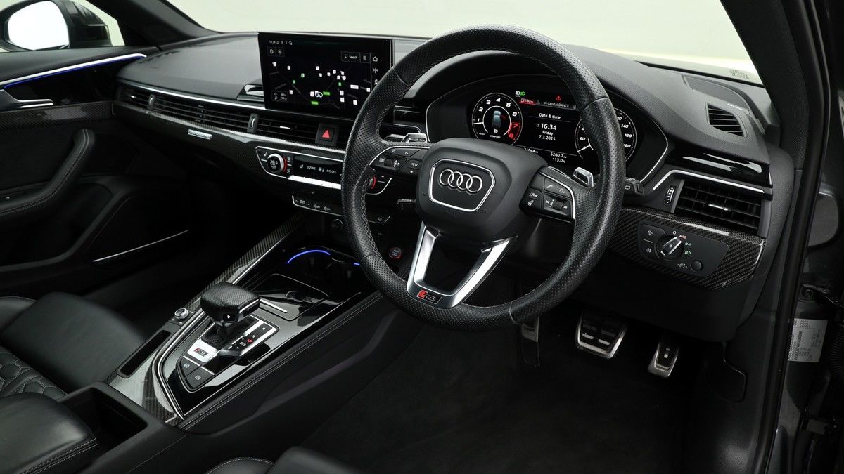 Audi RS4 Avant Image 2