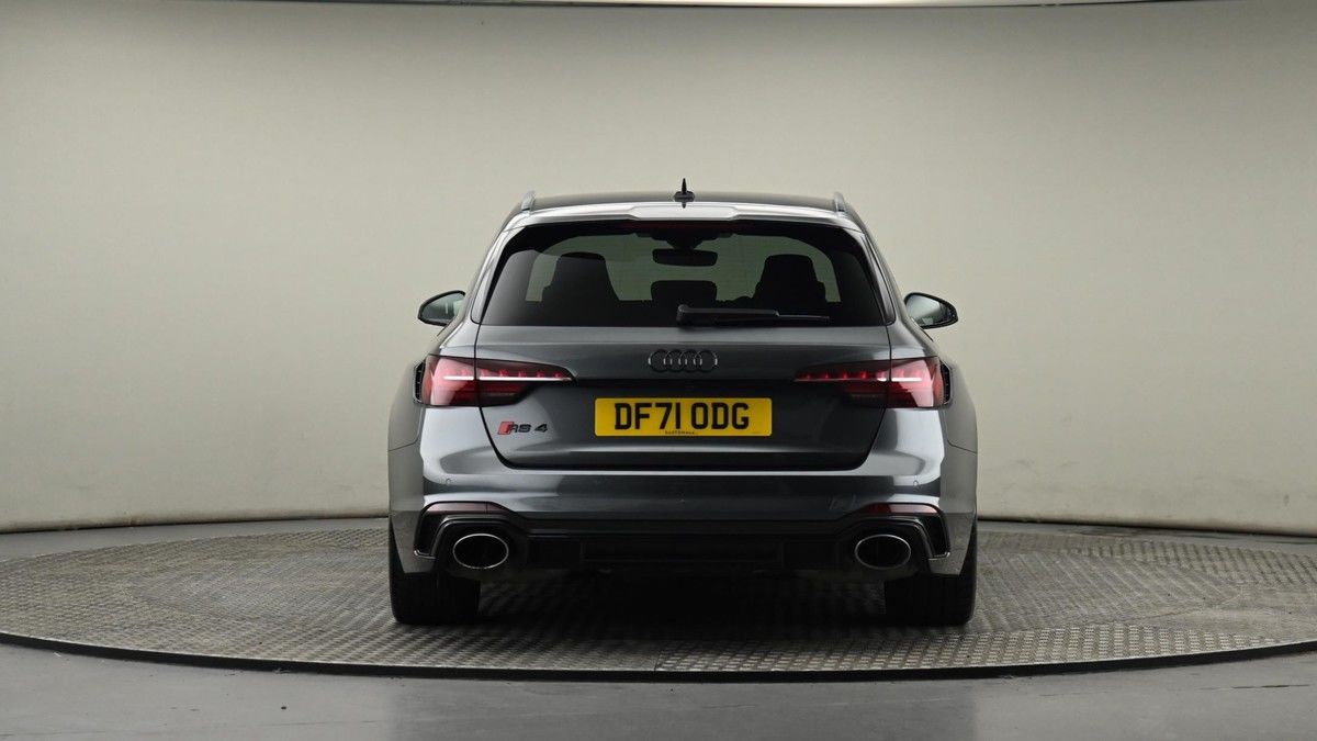 Audi RS4 Avant Image 7