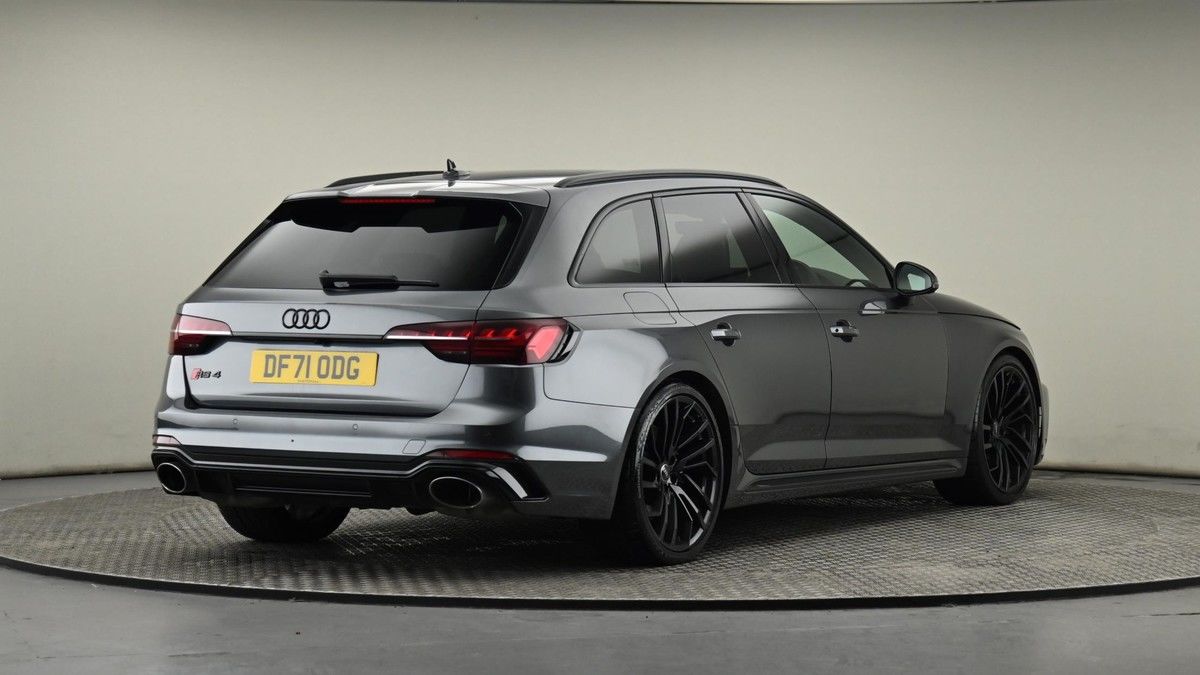 Audi RS4 Avant Image 29