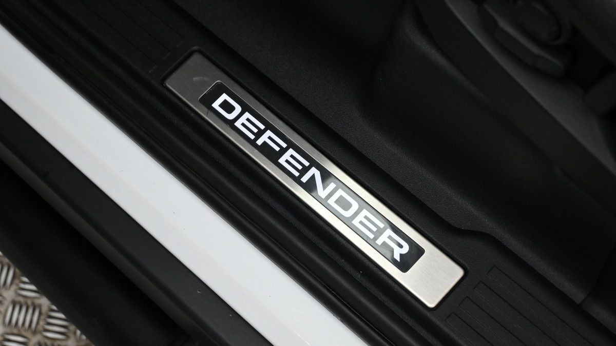 Land Rover Defender 90 Image 20