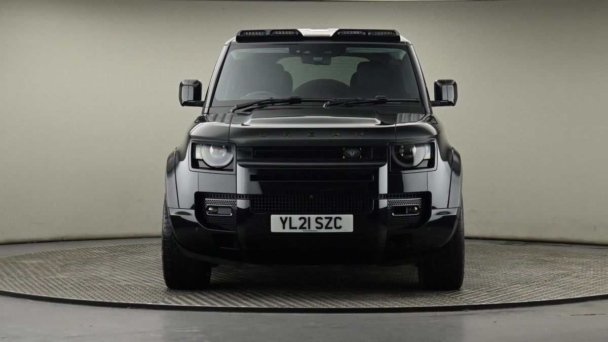 Land Rover Defender 110 Image 6