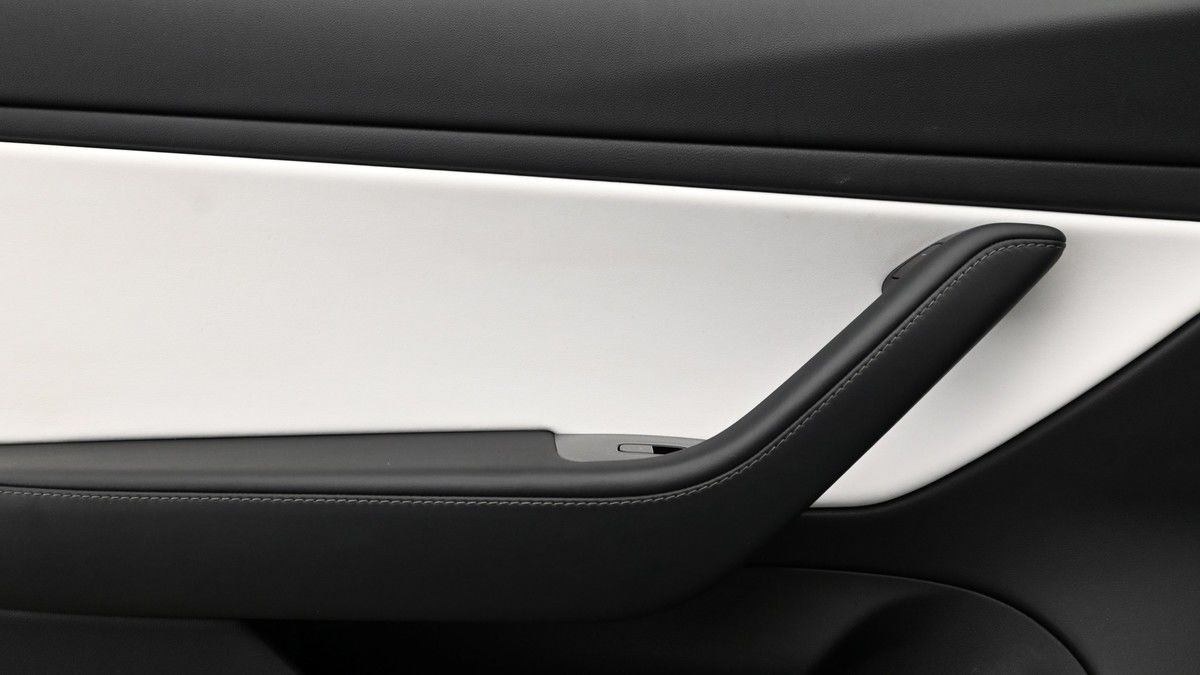 Tesla Model 3 Image 13