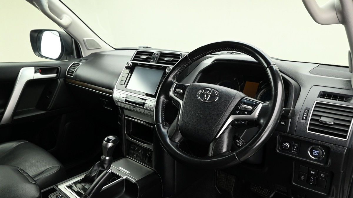 Toyota Land Cruiser Image 3