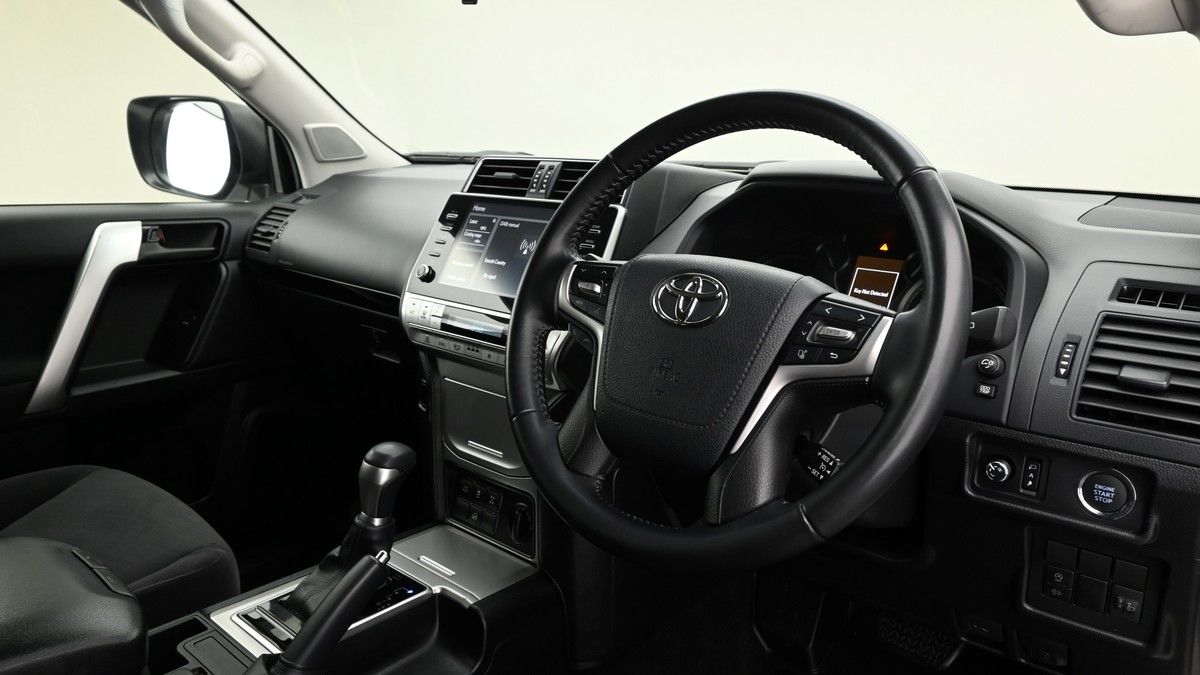 Toyota Land Cruiser Image 3