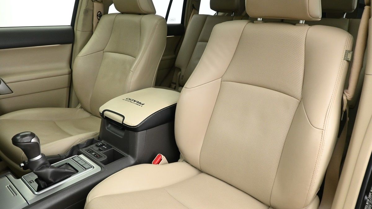 Toyota Land Cruiser Image 4