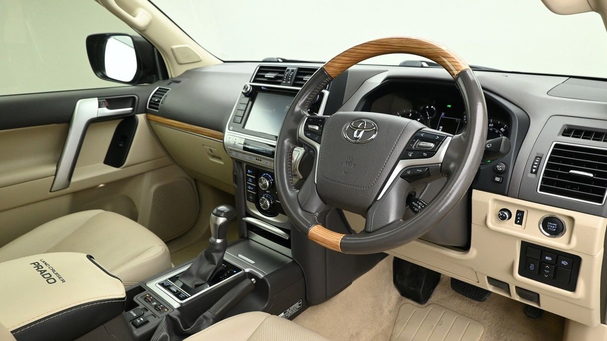 Toyota Land Cruiser Image 3