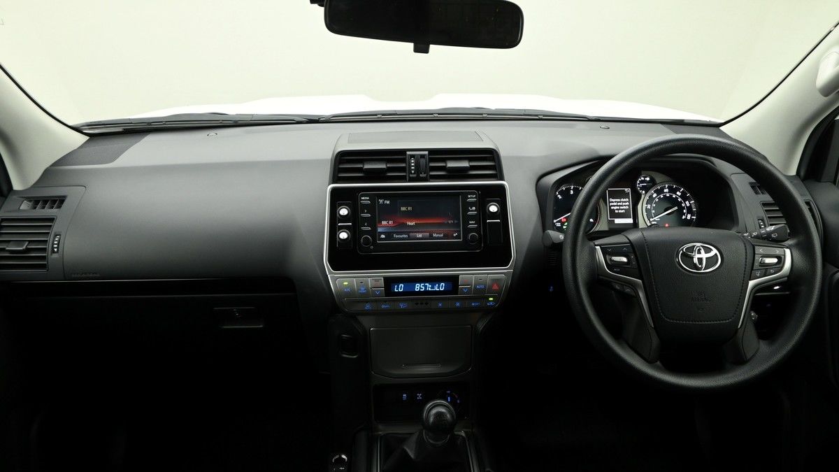 Toyota Land Cruiser Image 14