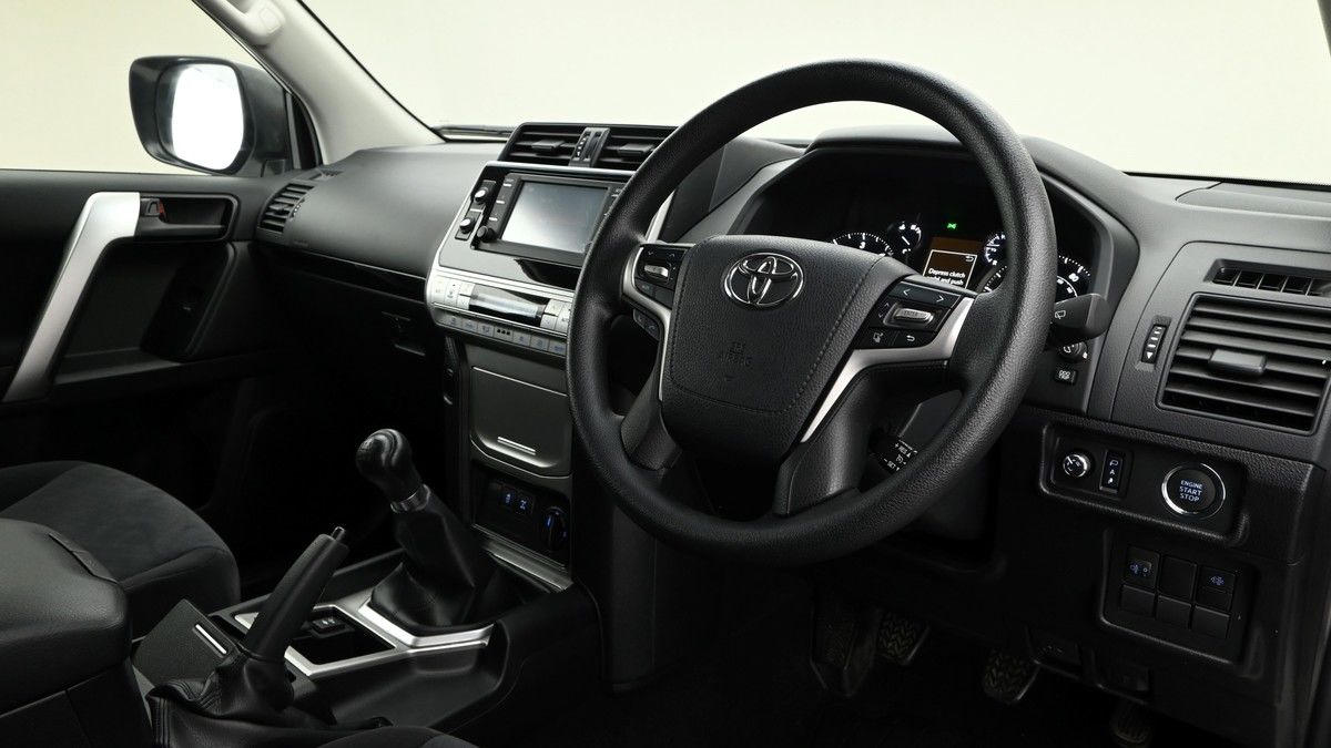 Toyota Land Cruiser Image 3