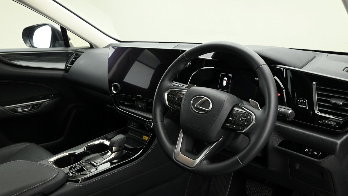 Lexus NX Image 3