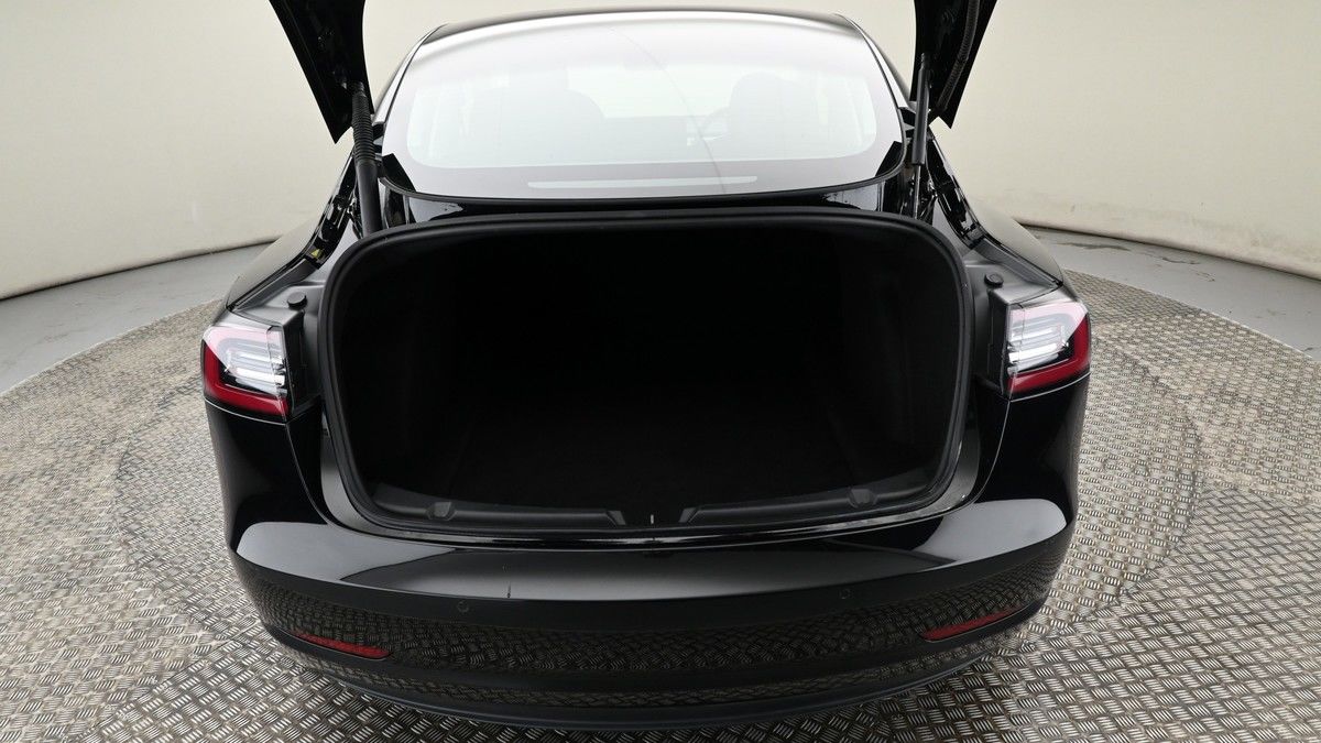 Tesla Model 3 Image 10