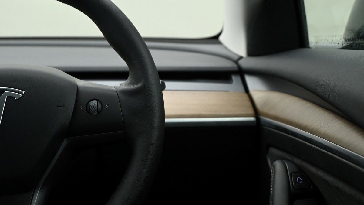 Tesla Model 3 Image 16