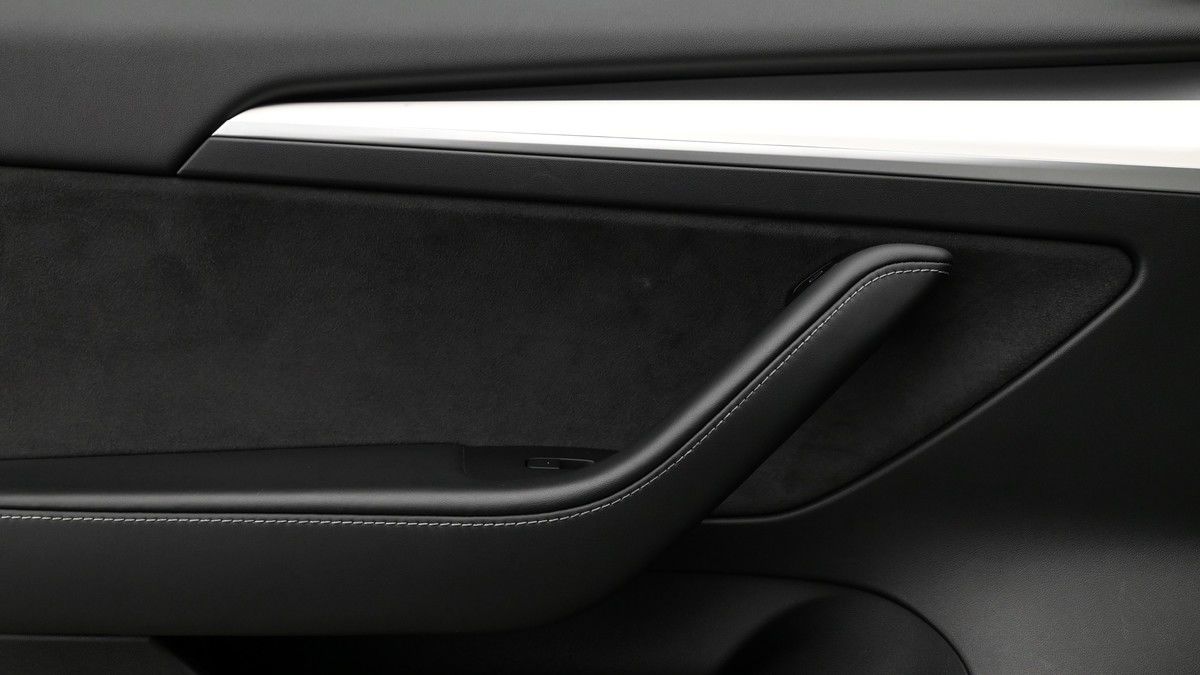 Tesla Model 3 Image 13