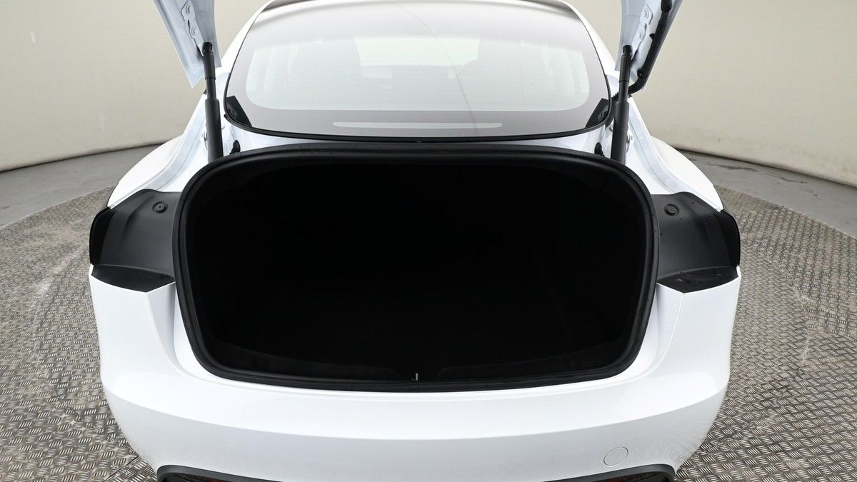 Tesla Model 3 Image 10