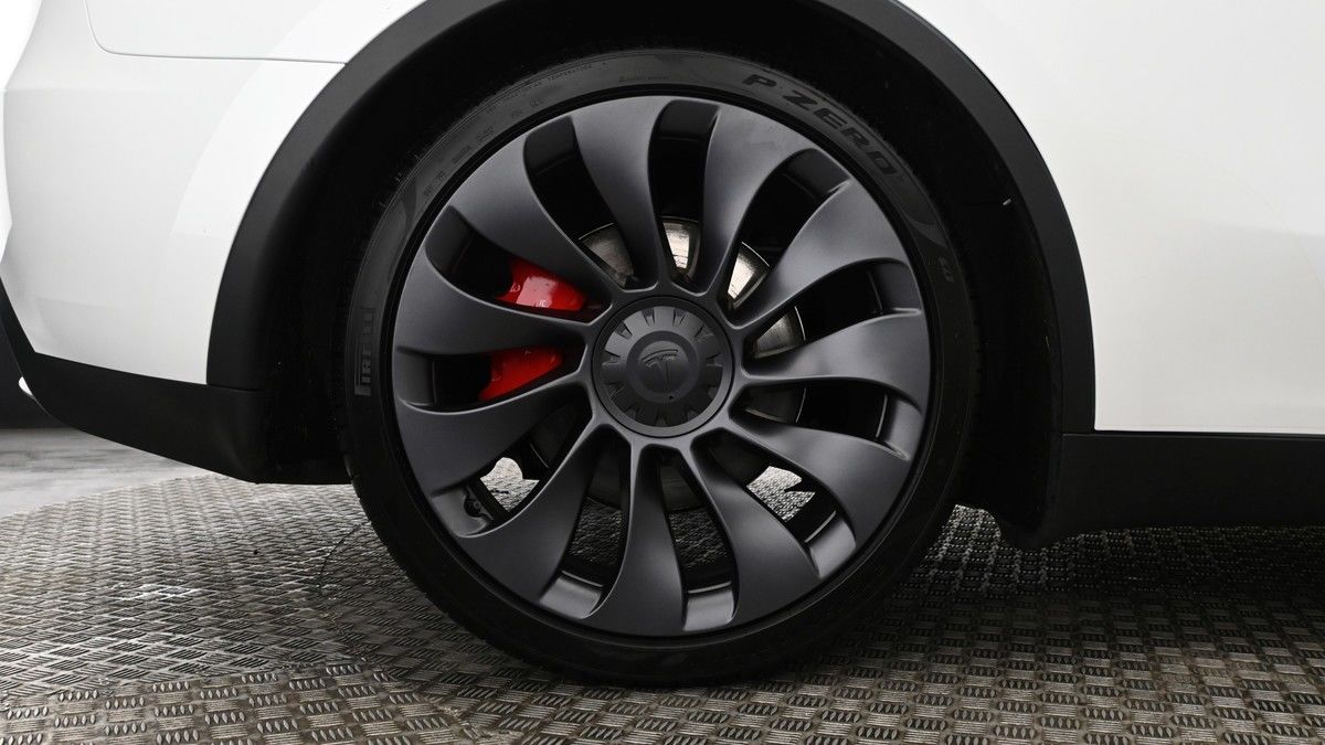 Tesla Model Y Image 9