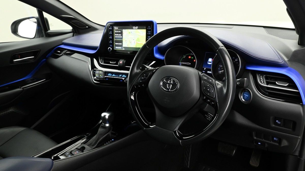 Toyota C-HR Image 3