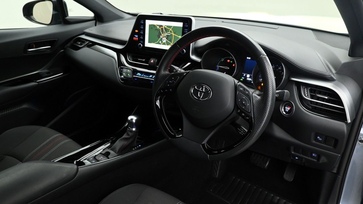 Toyota C-HR Image 2