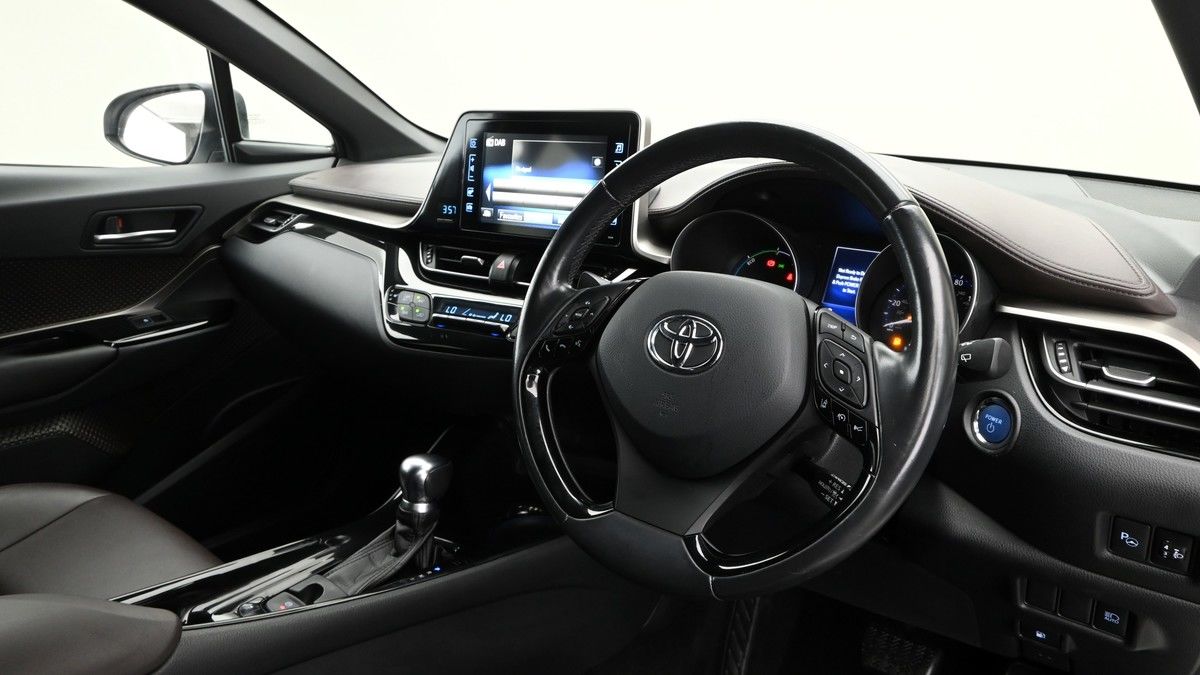 Toyota C-HR Image 3
