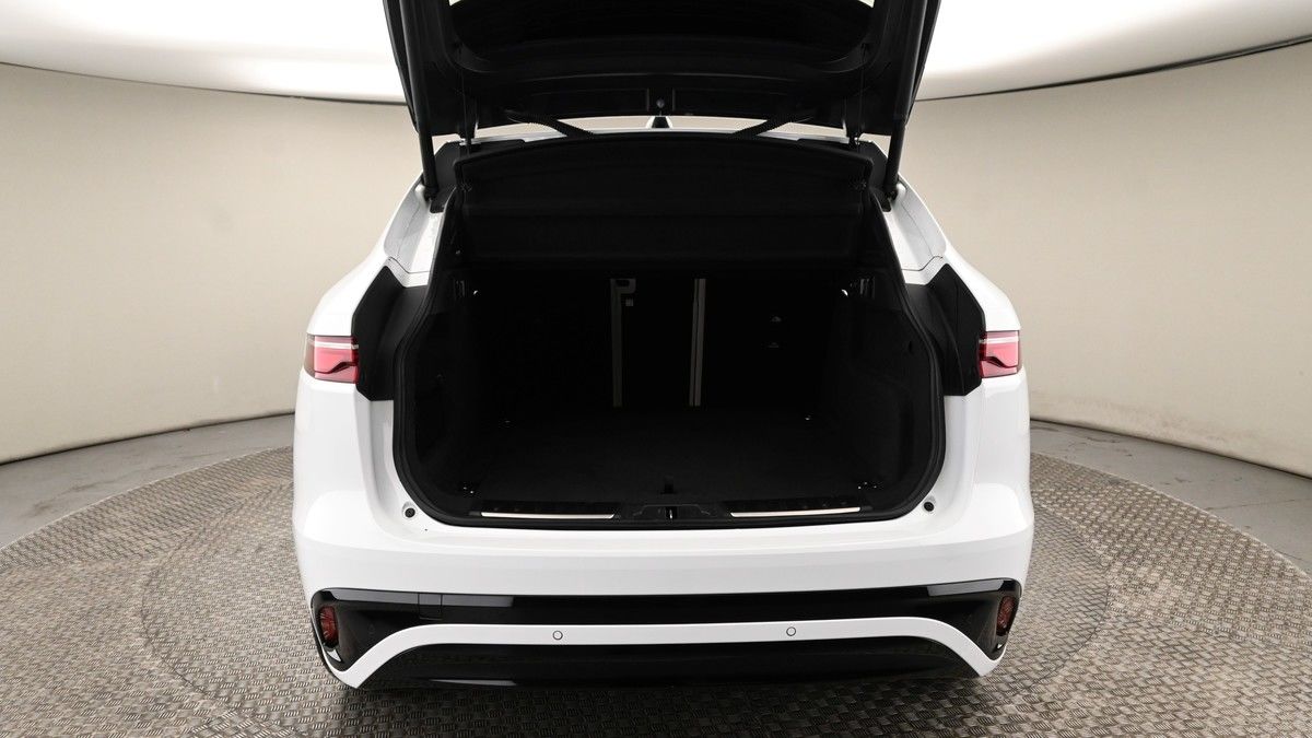 Jaguar F-PACE Image 10