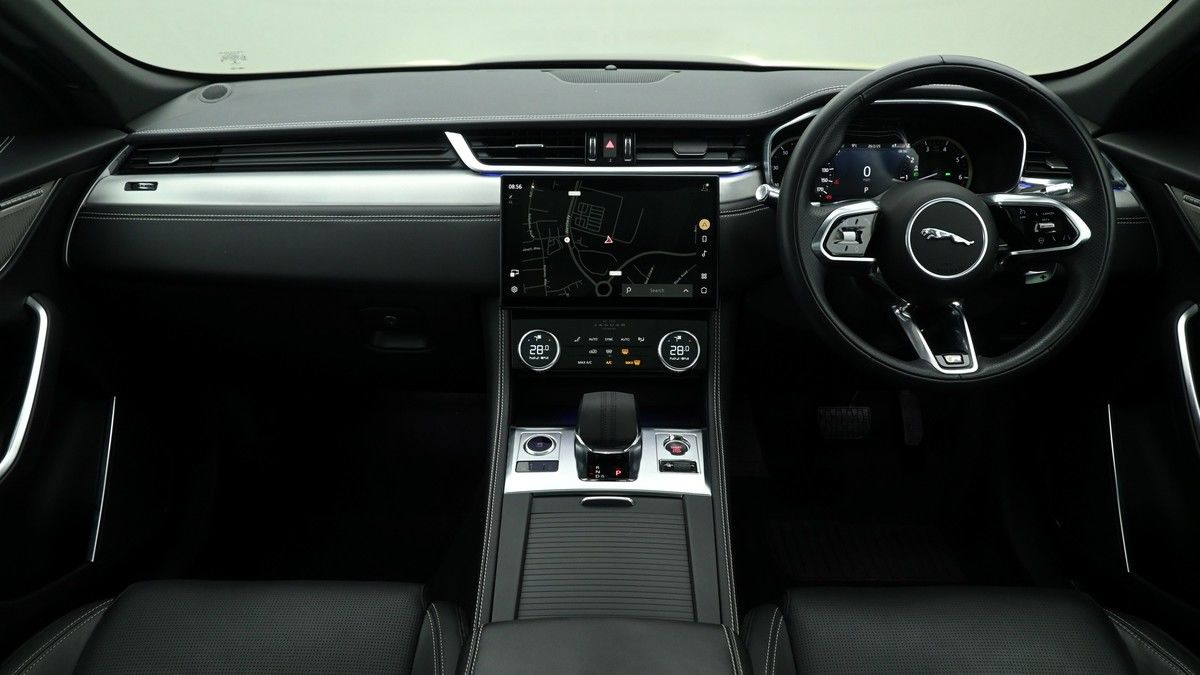 Jaguar F-PACE Image 14