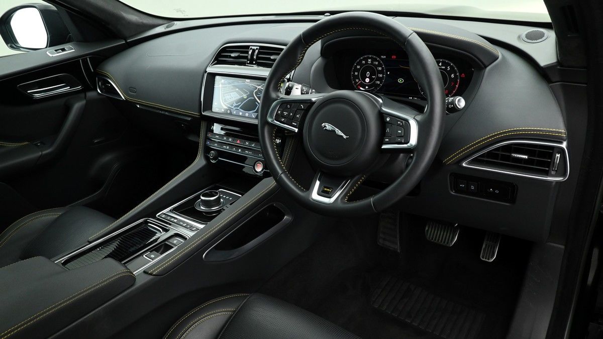 Jaguar F-PACE Image 2